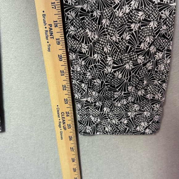By Anthropologie Women’s Bowery Ankle Crop Pants Black White Pineapple Print 10R - Picture 8 of 11